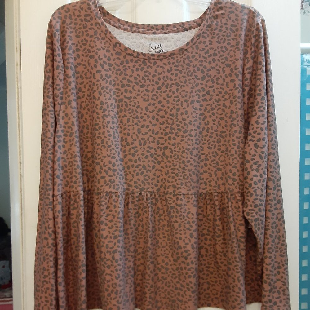 Pink Rose Long Sleeve Mocha Rose Leopard Pull Over Blouse in Size 2X